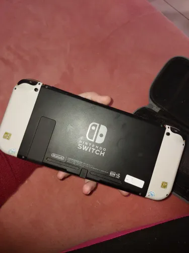 Nintendo Switch V2 (Bloqueado / LEIA A DESCRIÇÃO)