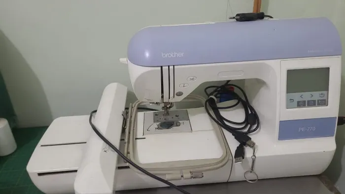 Maquina de bordar brother pe770