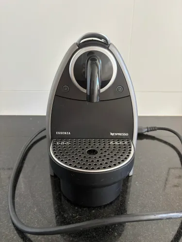 Cafeteira nespresso essenza