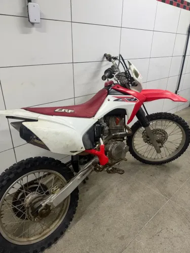 Vendo crf 230 só pegar e ser feliz !!!