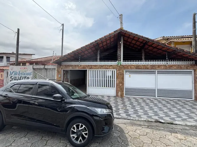 Imóvel para venda possui 194 metros quadrados com 3 quartos em Guilhermina - Praia Grande