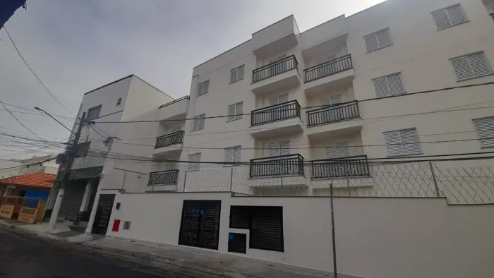 Aluga-se Apartamento de 01 dormitório com quintal!! Em frente ao metrô e Shopping Tucuru