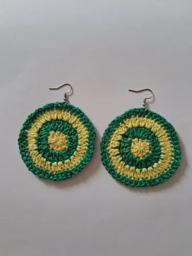 Brincos, pulseiras e tornozeleiras de crochê 