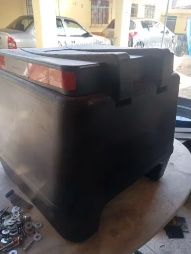 Vende se um baú de 80 litros