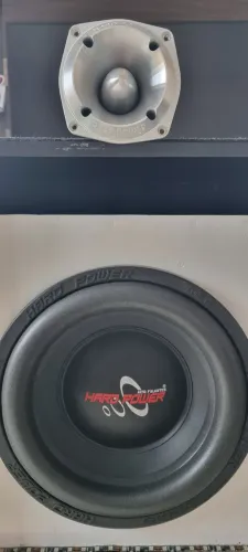 Ceixa Subwoofer + fita de Led nas bordas da caixa.