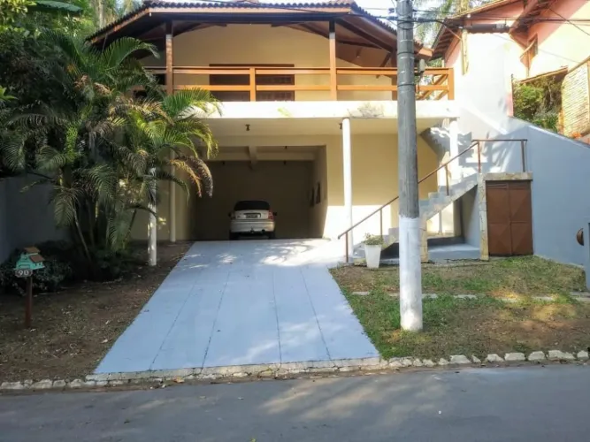 Casa com 3 dormitórios para alugar, 252 m² por R$ 6.084,00/mês - Vila Verde - Itapevi/SP