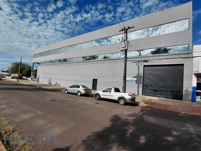 Barracão com dupla finalidade Industrial e Comercial, na Av. Morangueira