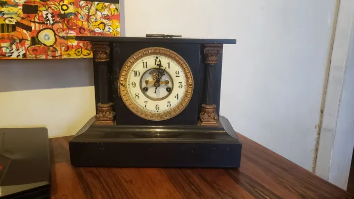Relogio antigo de mesa a corda