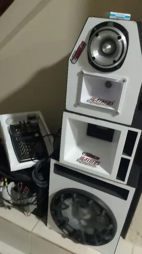 Vendo som automotivo