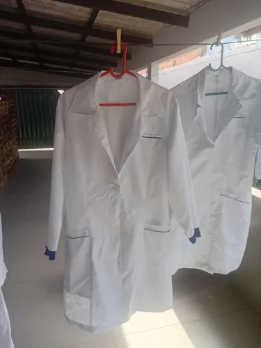 Vendo 7 jalecos , 120 reais cada 