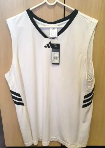 Regata Adidas Branca e Preta Tam XL<br>R$ 100.00