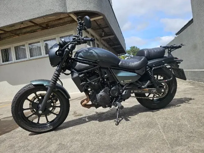 Eliminator 500SE 2025 Completa com banco comfort sissy bar, bagageiro e alforjes