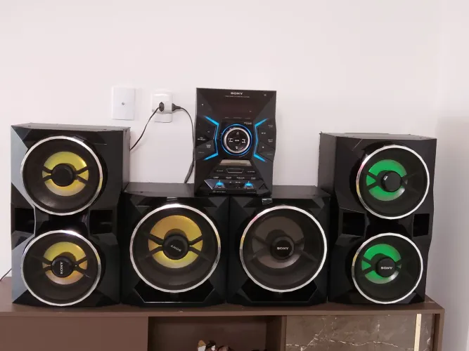 Vendo som Sony completo e potente