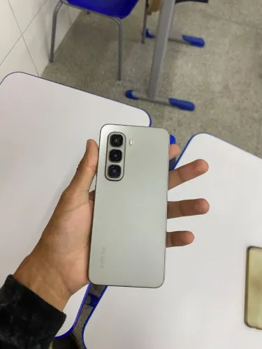 Infinix Hot 50 Pro 256GB - Tela AMOLED 120Hz, 8GB RAM e Ótimo Desempenho!