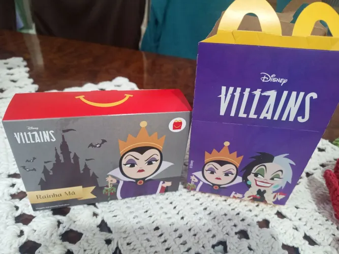 Máscara MC Donald's Villains - Rainha Má - 2025 nova com a caixa