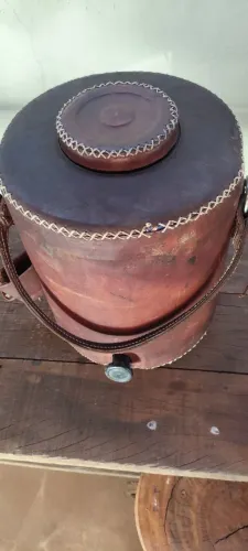 Garrafa térmica G  em couro $250