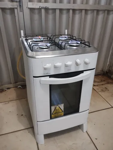 Fogão branco esmaltec por apenas 380 reais 