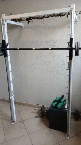 Barra guiada para musculação
