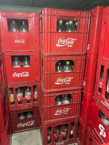 Grades com garrafa de Coca 1L retornável