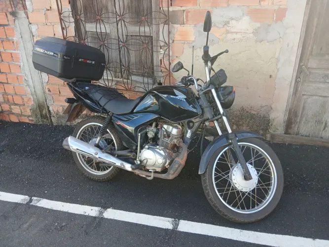 Vendo motocicleta fan 2012 toda revisada