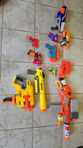 Kit Armas de Brinquedo NERFs Variadas