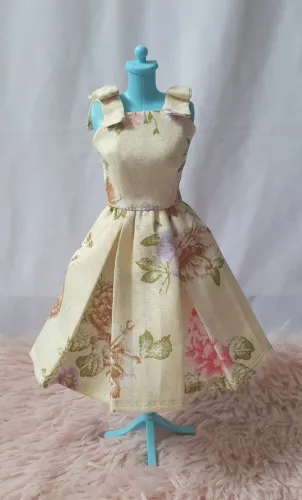 Vendo Roupinhas para boneca Barbie - leia o anúncio