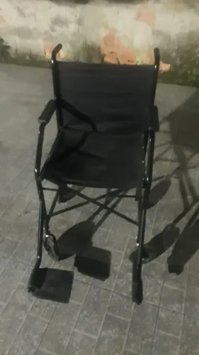 Vendo uma cadeira de rodas 