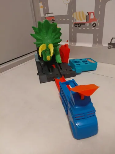 Pista Hot Wheels City: Ataque de Triceratops