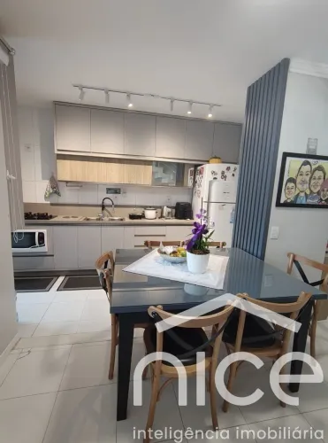 Sobrado de 2 andares, de 121m², com 3 Dormitórios, sendo 1 Suíte, no bairro Ressacada, em