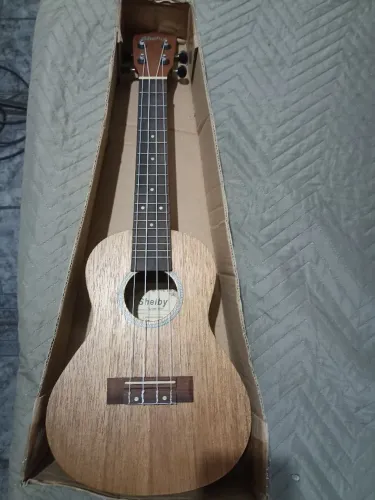 UKULELE ACÚSTICO SHELBY