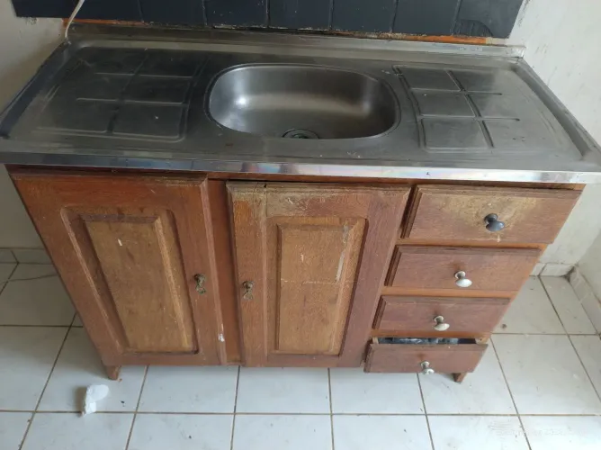 Vendo esse balcão pia usado em perfeitas condições de uso tá só precisando de uma reforma 