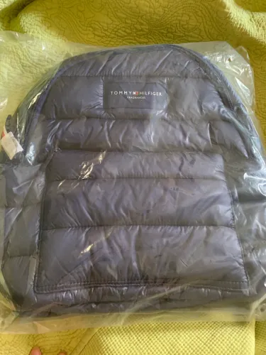 Mochila Tommy Hilfiger nova.