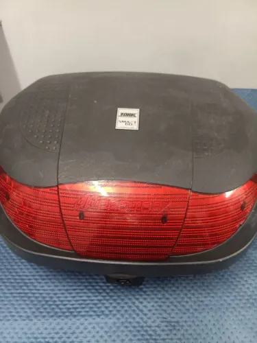 Baú moto 250 l pouco usada
