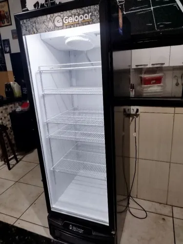 Freezer Expositor Gelopar 578 litros 220 v 6 meses de uso