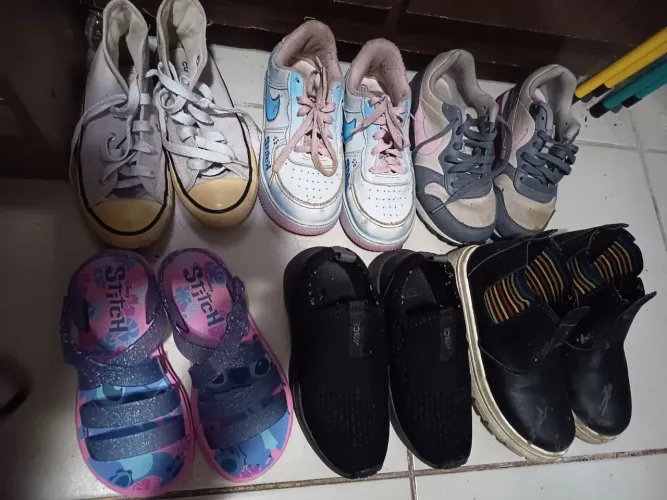 Lote de sapatos infantis 