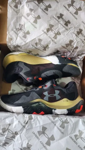 Tenis UNDER ARMOUR Buzzer (NOVO) N° 41