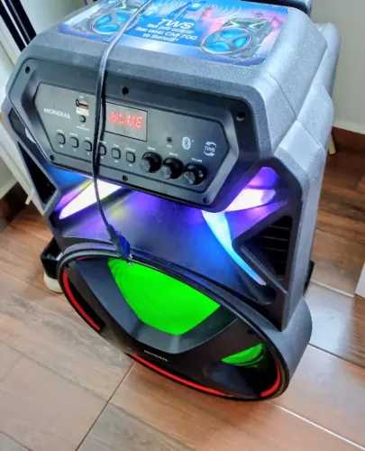 Caixa de som amplificada