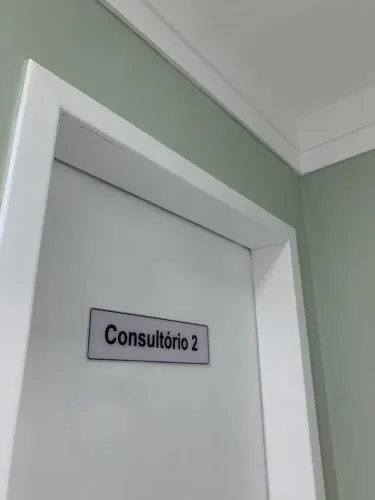 SALA COMERCIAL NO ED. PAULO FIGUEIREDO - M.CC - ANDAR ALTO - LESTE [32399]