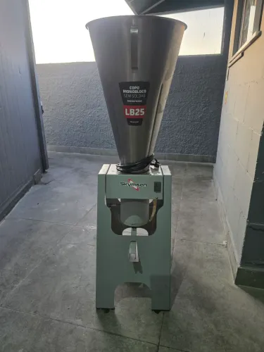 Liquidificador SKYNSEN 25 LITROS BASCULANTE