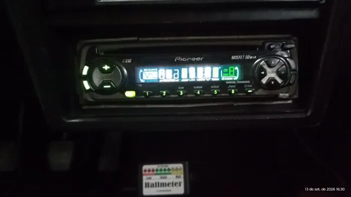 Som automotivo Piooner DEH2300 com bluetooth no AM