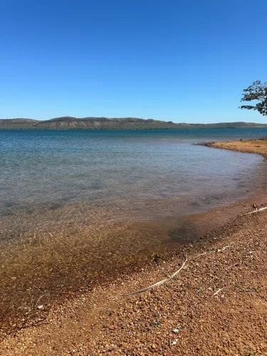 Chácara beira lago, sentindo Lageado c Área privativa km 31, frente lago toda aberta