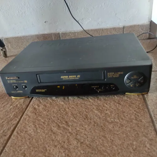 Vídeo cassete Panasonic com defeito.