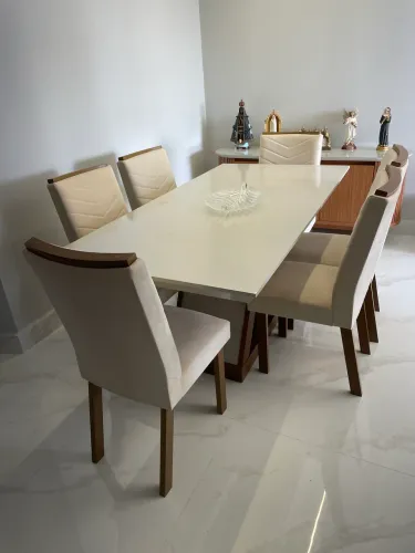 Mesa 1,80 x 0,90 com seis cadeiras 