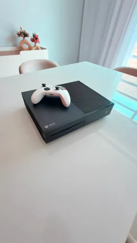 Xbox one 365gb mais controle