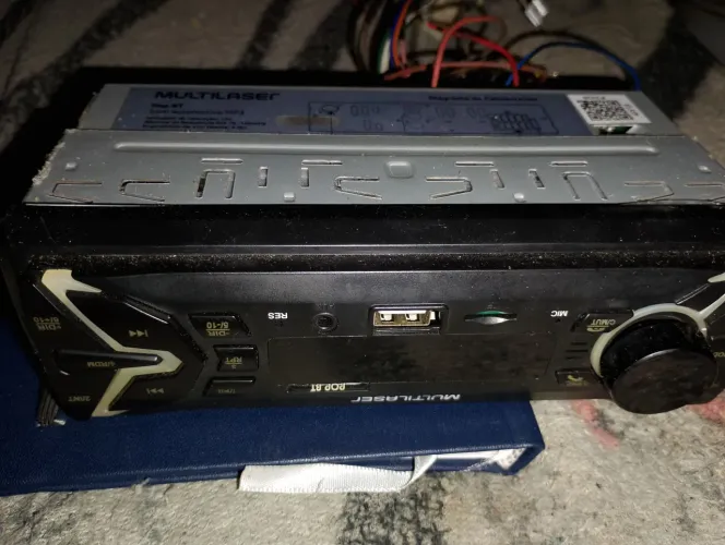 Rádio de carro pega várias coisas