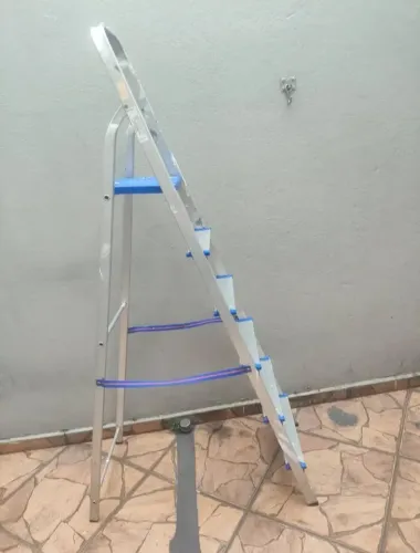Escada em alumínio 6 degraus