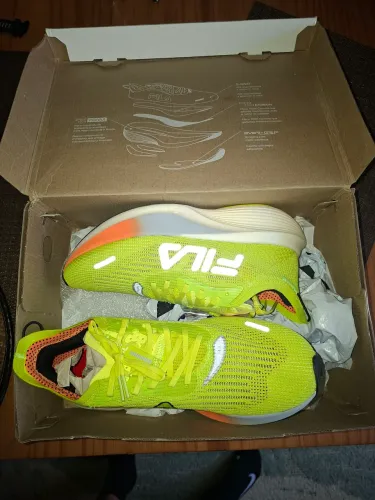 Tenis fila racer carbon 2. Novo na caixa. Sem uso. Tamanho 40 br