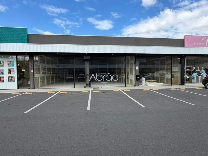 Loja Comercial para Locação no Centro Comercial Vila Lamu - 93 m² - Capão Raso Curitiba |