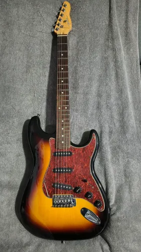 Guitarra Elétrica Strato Giannini G-100 3ts/tt