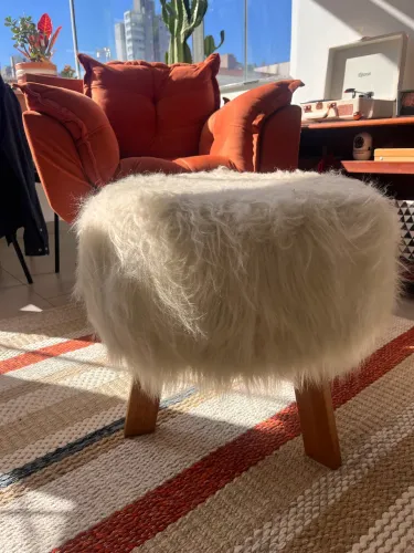 Puff de pelo sintético premium branco